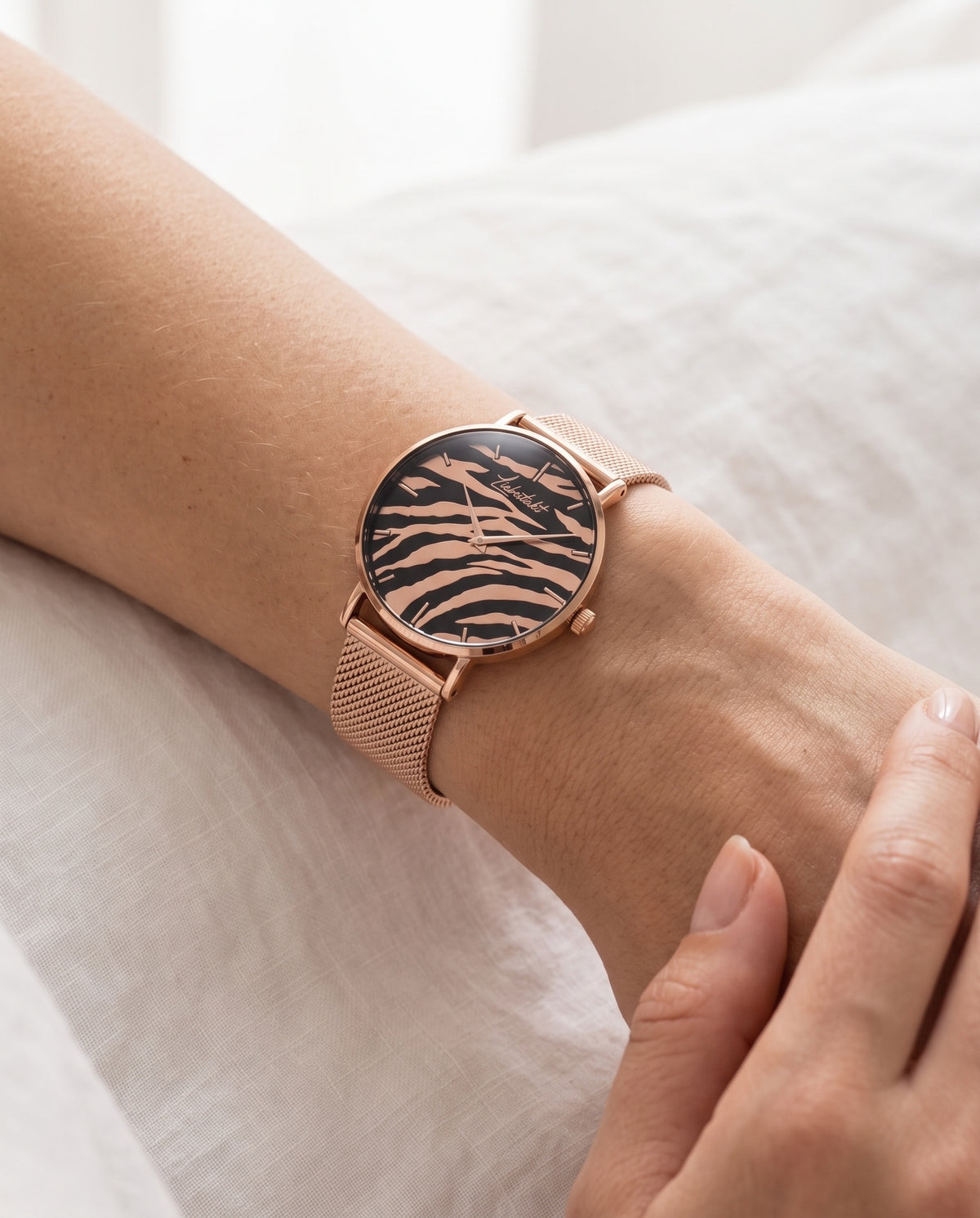 Liebestakt Wild Heart – Damenuhr Roségold Zebra
